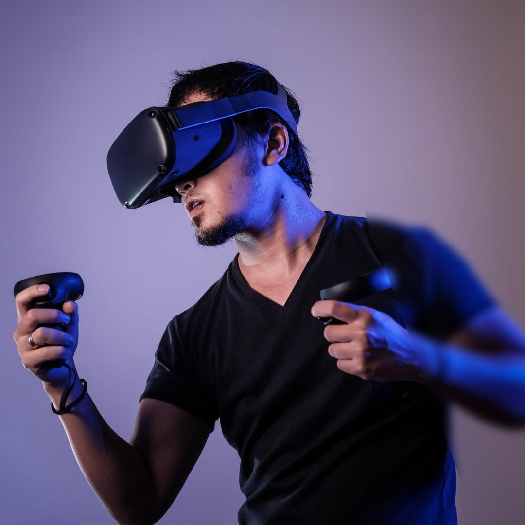 Gamer in VR gear